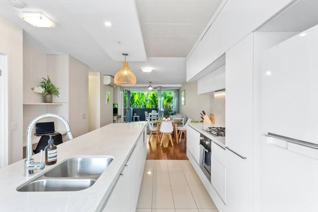 Tropical Resort ~ 2 Bed/2 Bath/1 Car ~ West End Brisbane Exterior foto